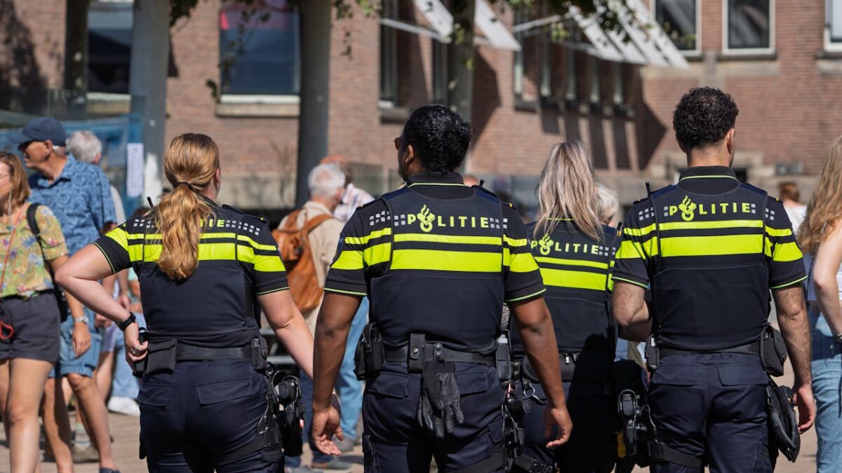 Politie pakt 8 VerifTools-verdachten op na 900.000 valse ID's