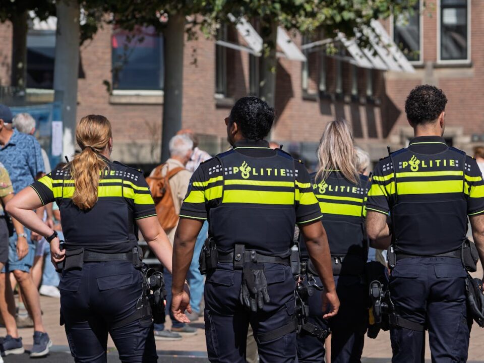 Politie pakt 8 VerifTools-verdachten op na 900.000 valse ID's
