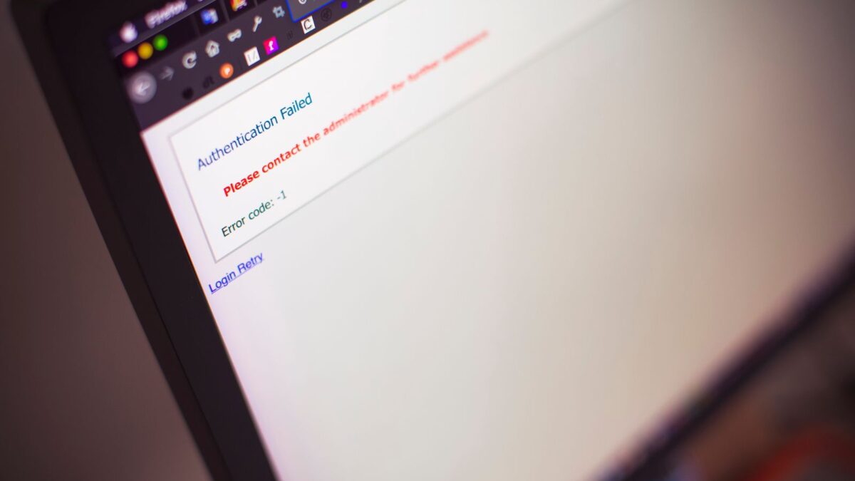 Computerscherm met foutmelding bij inloggen, symbool voor phishing via echte Microsoft-links